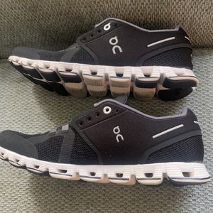 Women’s ON running shoe size 7.5